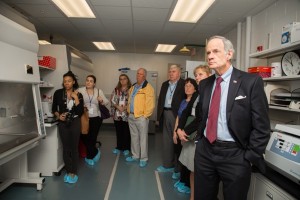 Sen. Tom Carper tours the Lasher Lab